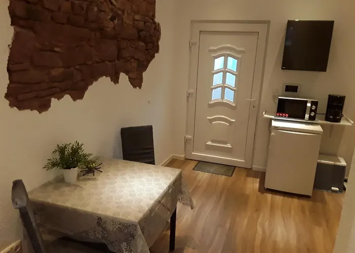 30 , Rhoen , Ortsmitte , Frisch Saniert , Gaestehaus Mierdel * Герсфельд